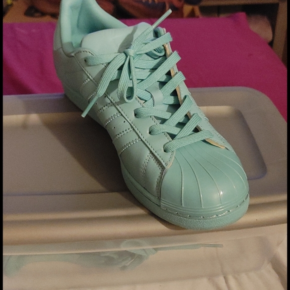 Shoes - Picture 2 of 3